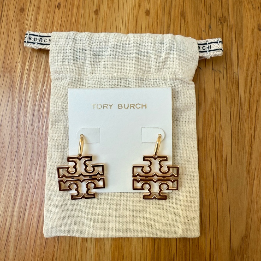 ❌SOLD❌ NWT Tory Burch Britten Small Logo Drop Earrings, gold color